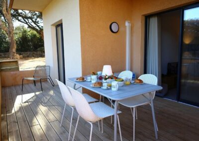 terrasse abritée, décors paradisiaque