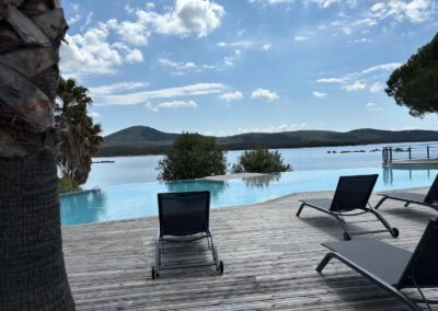 terrasse piscine et mer